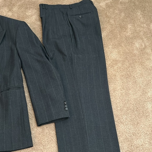 Executive Collection Dark Gray/Charcoal with Stripes 32x30 Pant 38S Jacket - Picture 2 of 6